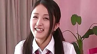 Ai Wakana recibe una intensa sesión de sexo con eyaculación interna al estilo asiático.